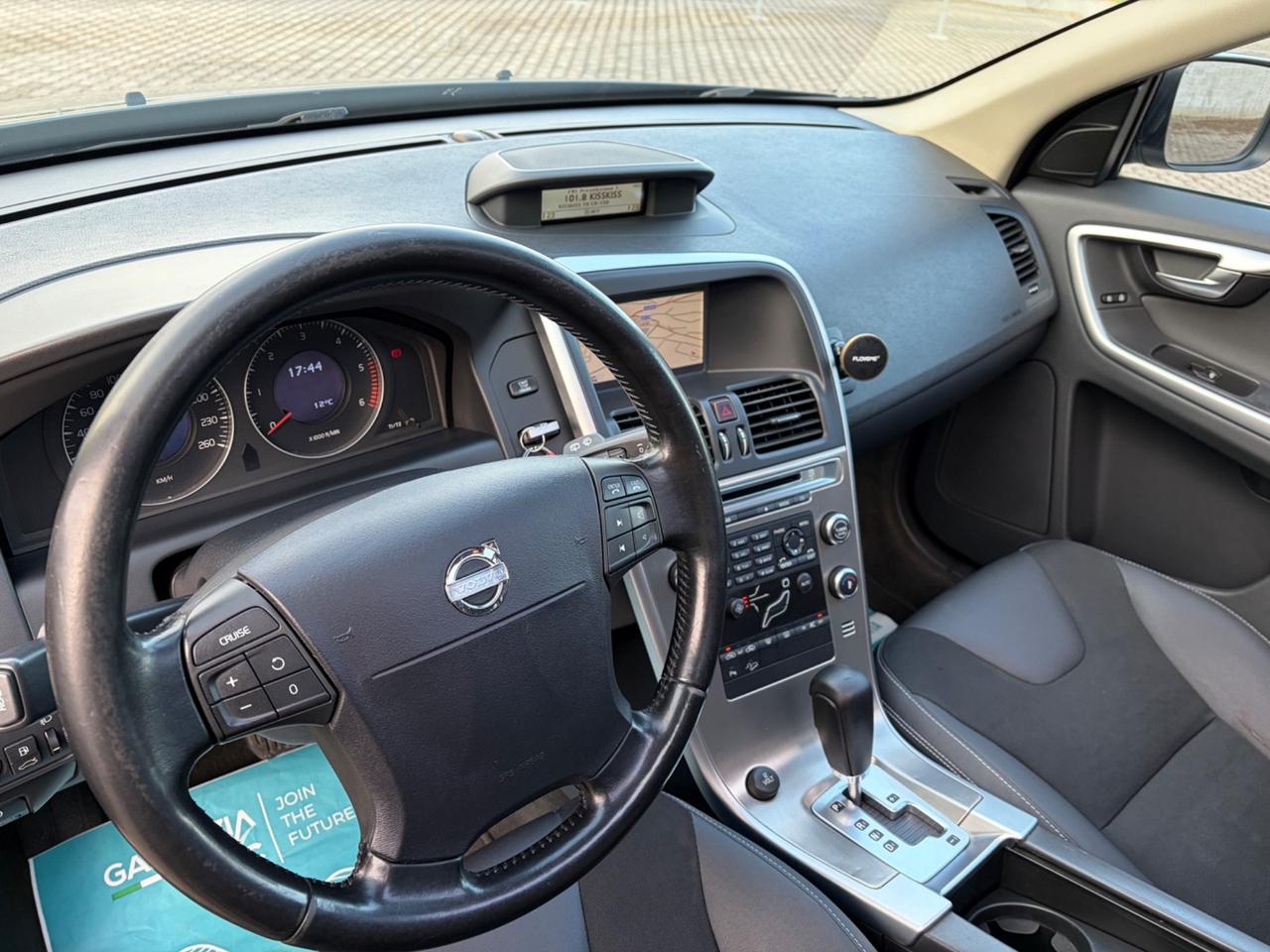 Volvo XC60 2.4 D5 Momentum “Tetto apribile” full optional