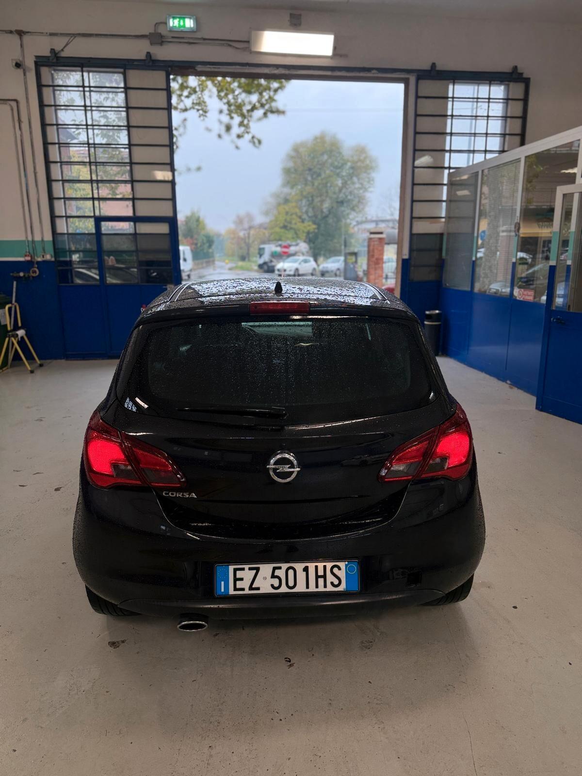 Opel Corsa 1.4 16V 3 porte b-color