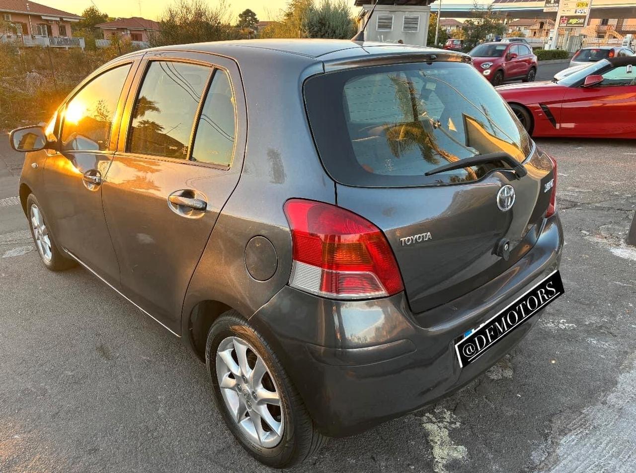 Toyota Yaris 1.0 5 porte