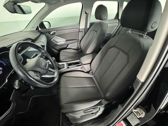 AUDI Q3 35 TFSI Business Advanced