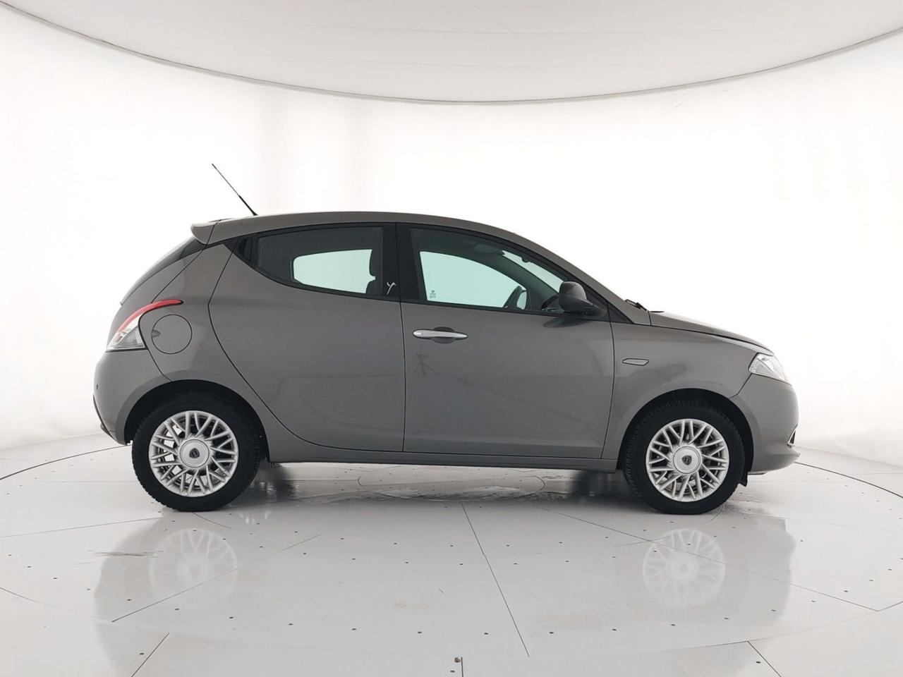 LANCIA Ypsilon 1.2 8v Silver c/clima 69cv NEOPATENTATI+ALCANTARA