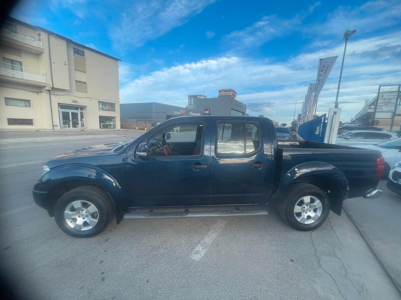 Nissan Navara 2.5 dCi 4 porte Double Cab LE