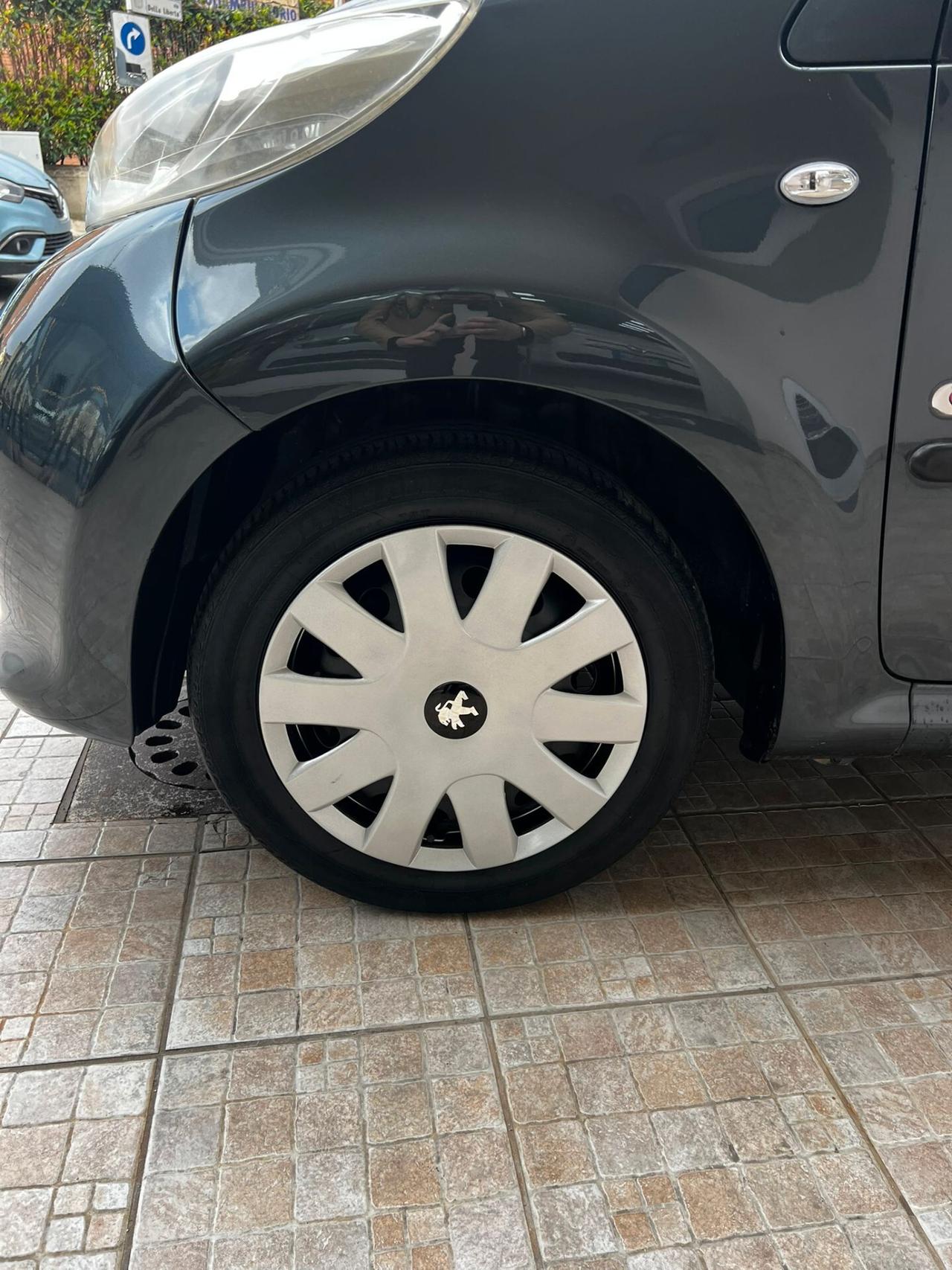 Peugeot 107 1.0 68CV 5p. Sweet Years NEOPATENTATI