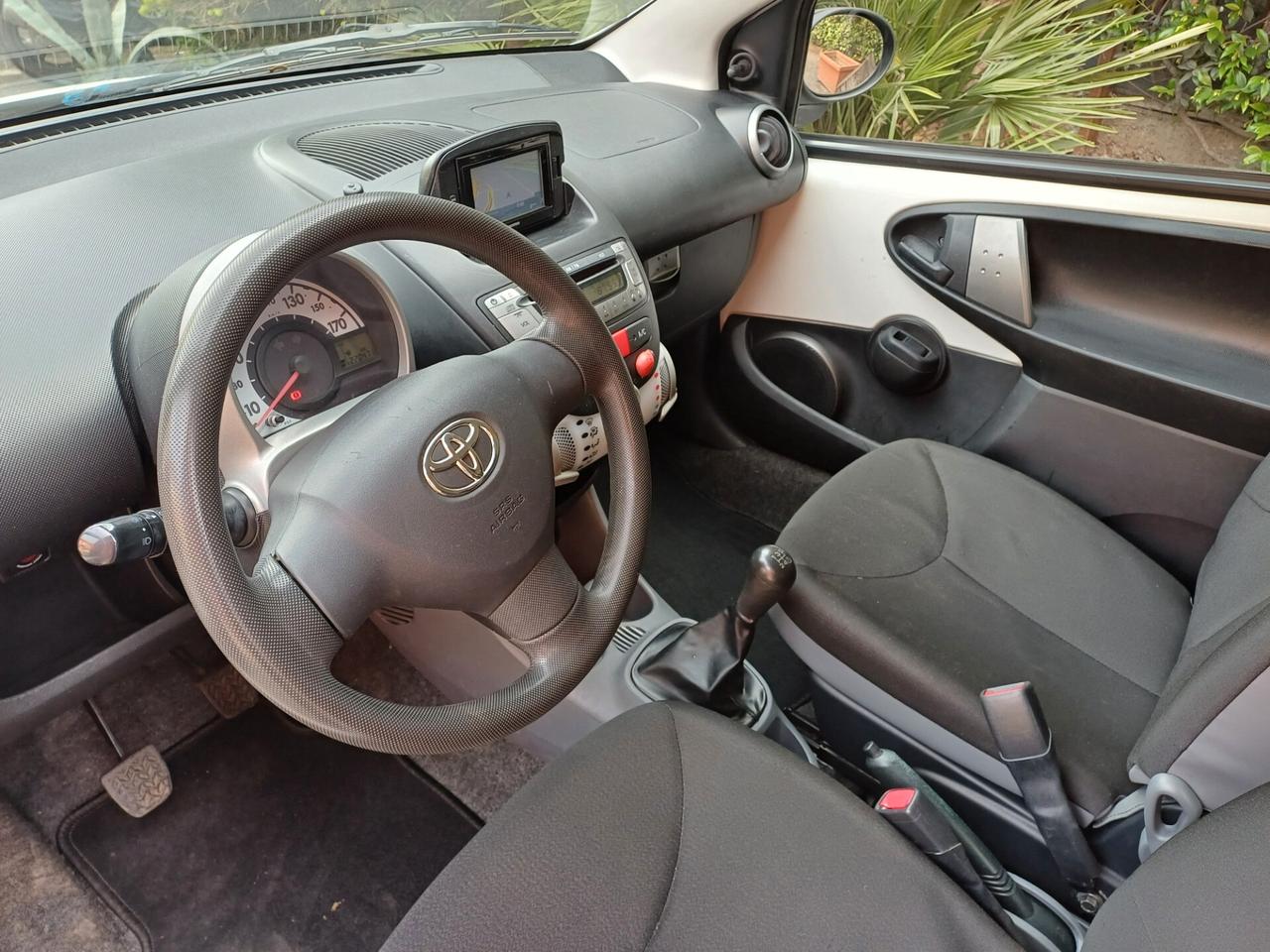 Toyota Aygo 3 porte motore 1.0 benzina euro 5 Active Connect NEOPATENTATI