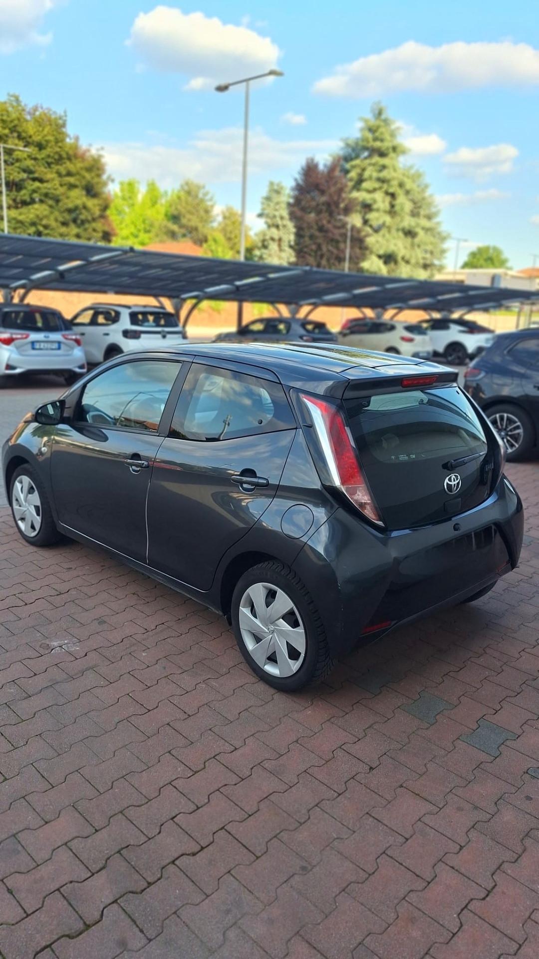 Toyota Aygo 1.0 VVT-i 69 CV 5 porte x-clusiv