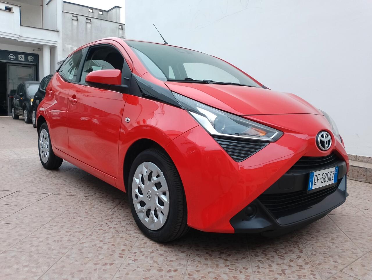 Toyota Aygo Connect 1.0 VVT-i 72 CV 5 porte x-clusiv