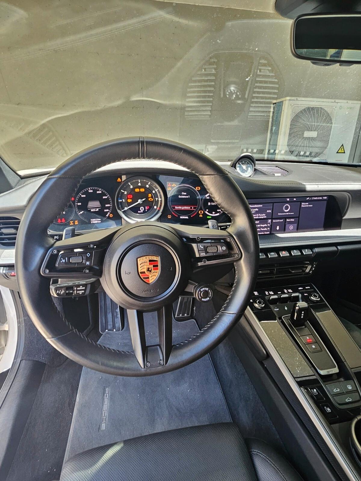 Porsche 911 Carrera 992 4