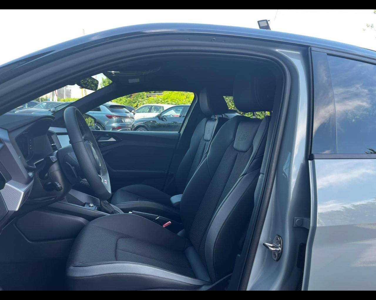AUDI A1 SPORTBACK 35 TFSI S-TRONIC IDENTITY BLACK