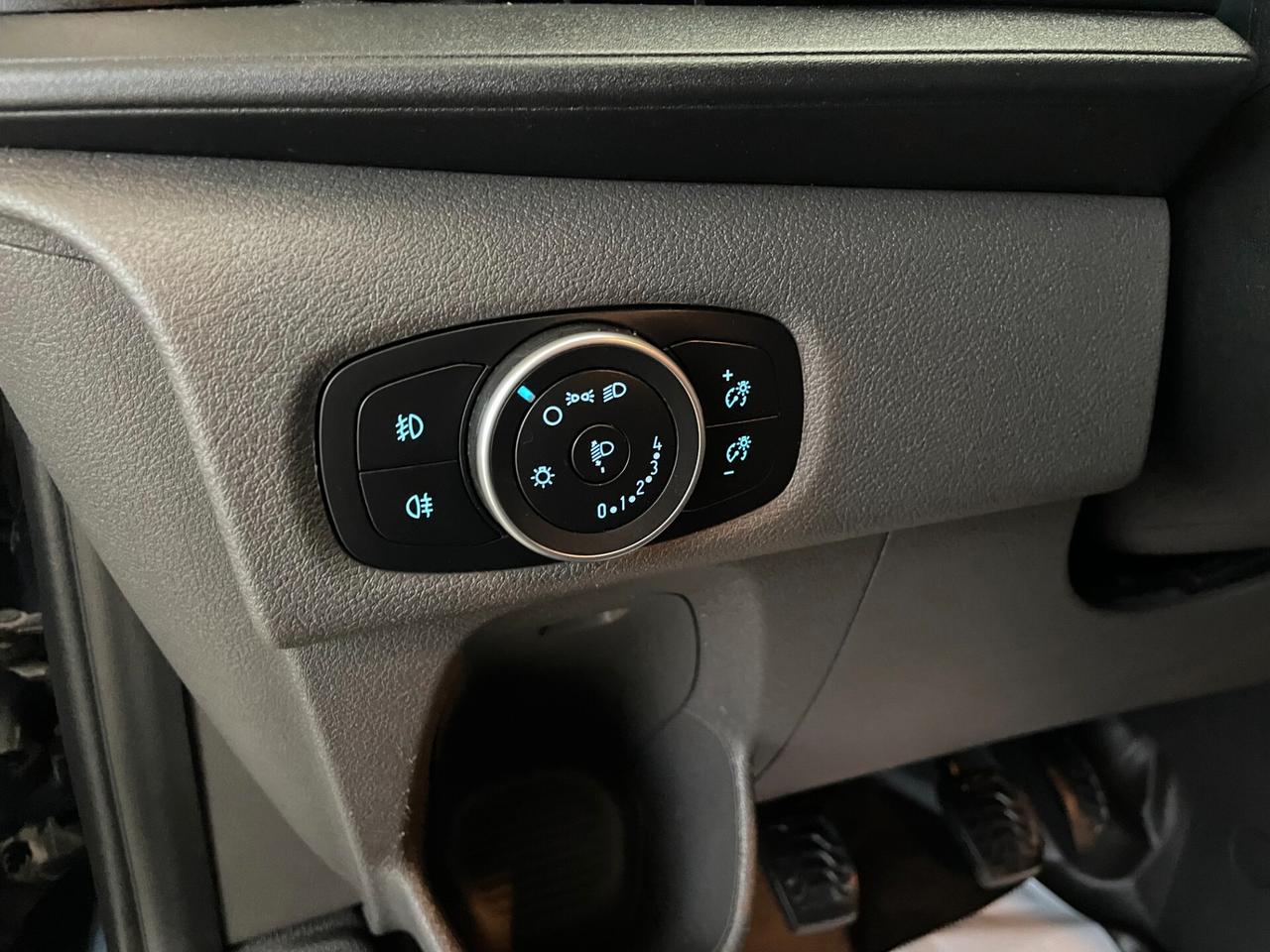 Ford Transit Custom 320 2.0 EcoBlue Hybrid 170 PC Combi Trend