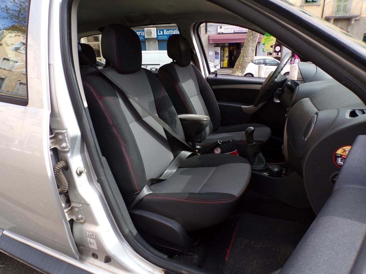 DACIA DUSTER LAUREATE DEL 2013 CON 108.000 KM UNIPROPRIETARIO