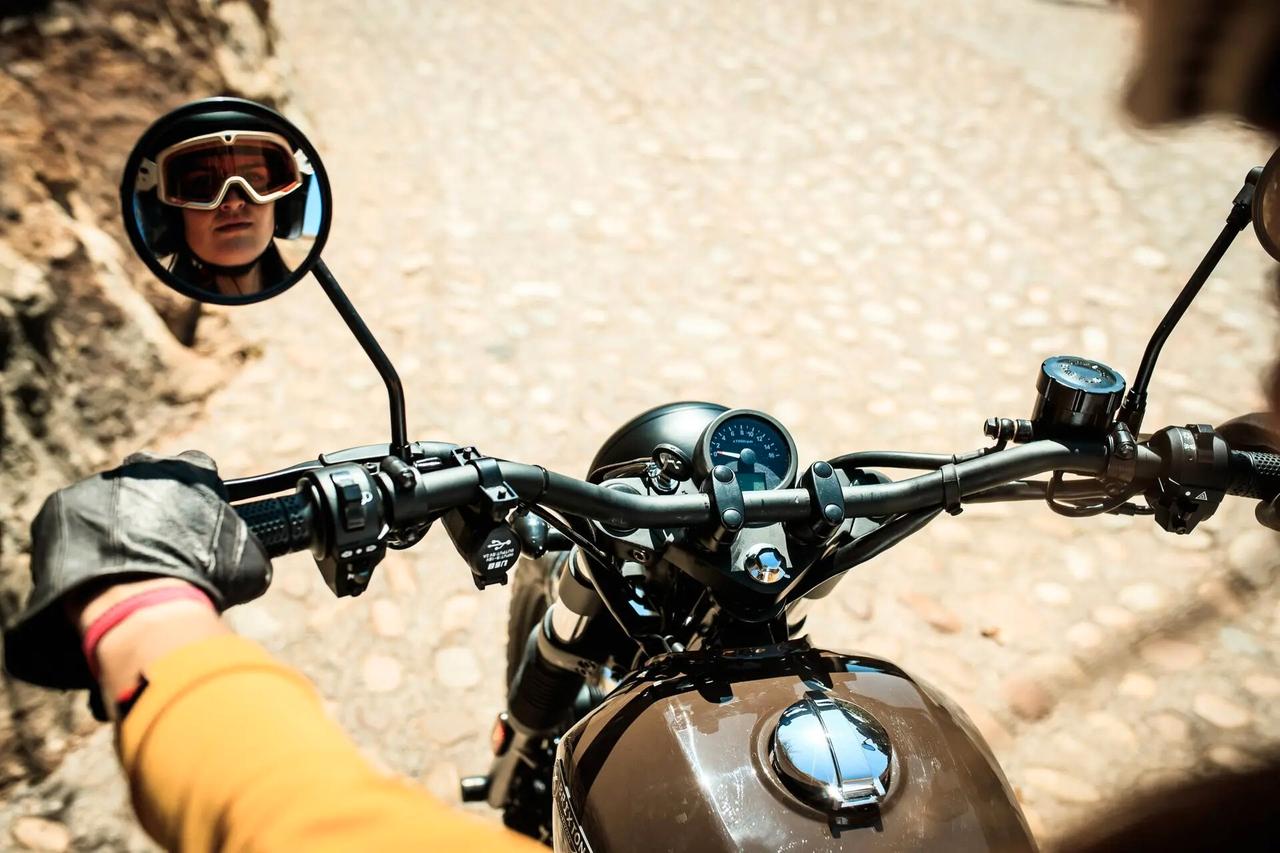 Moto 125 classica vintage – stile café racer – alternativa Triumph Vespa