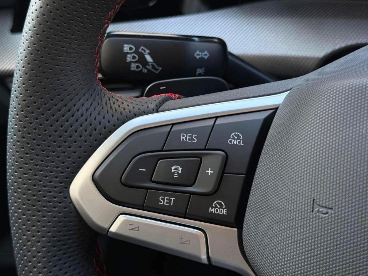 Volkswagen Golf 8.5 GTI 2.0 TSI 265CV