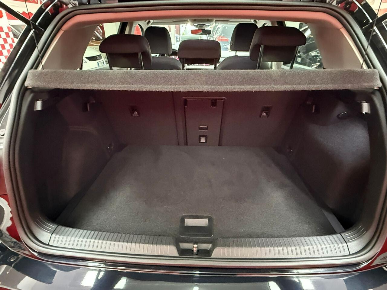 Volkswagen Golf 8 DSG 2.0 150cv BlueMotion - 2020