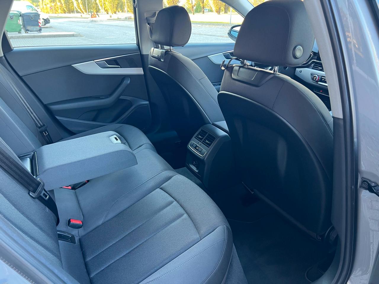 Audi A4 Avant 40 TDI quattro S tronic Business