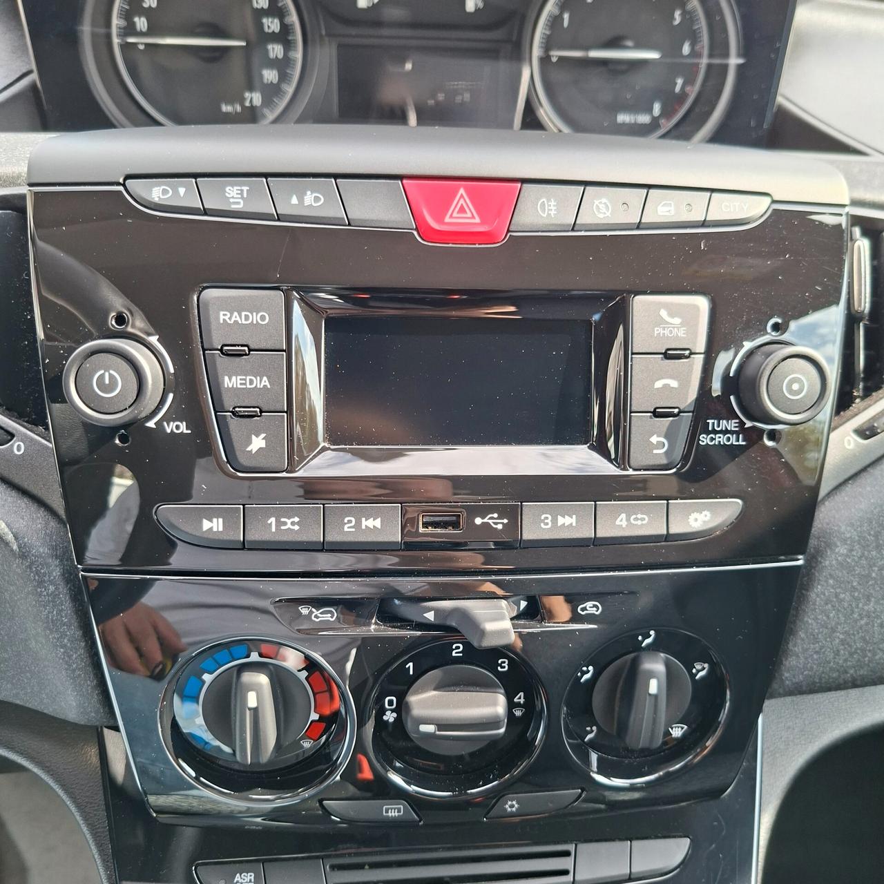 Lancia Ypsilon 1.0 Bz 70 Cv Hybrid Silver