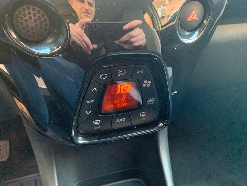 Toyota Aygo 1.0 VVT-i 69 CV 5 porte x-clusiv