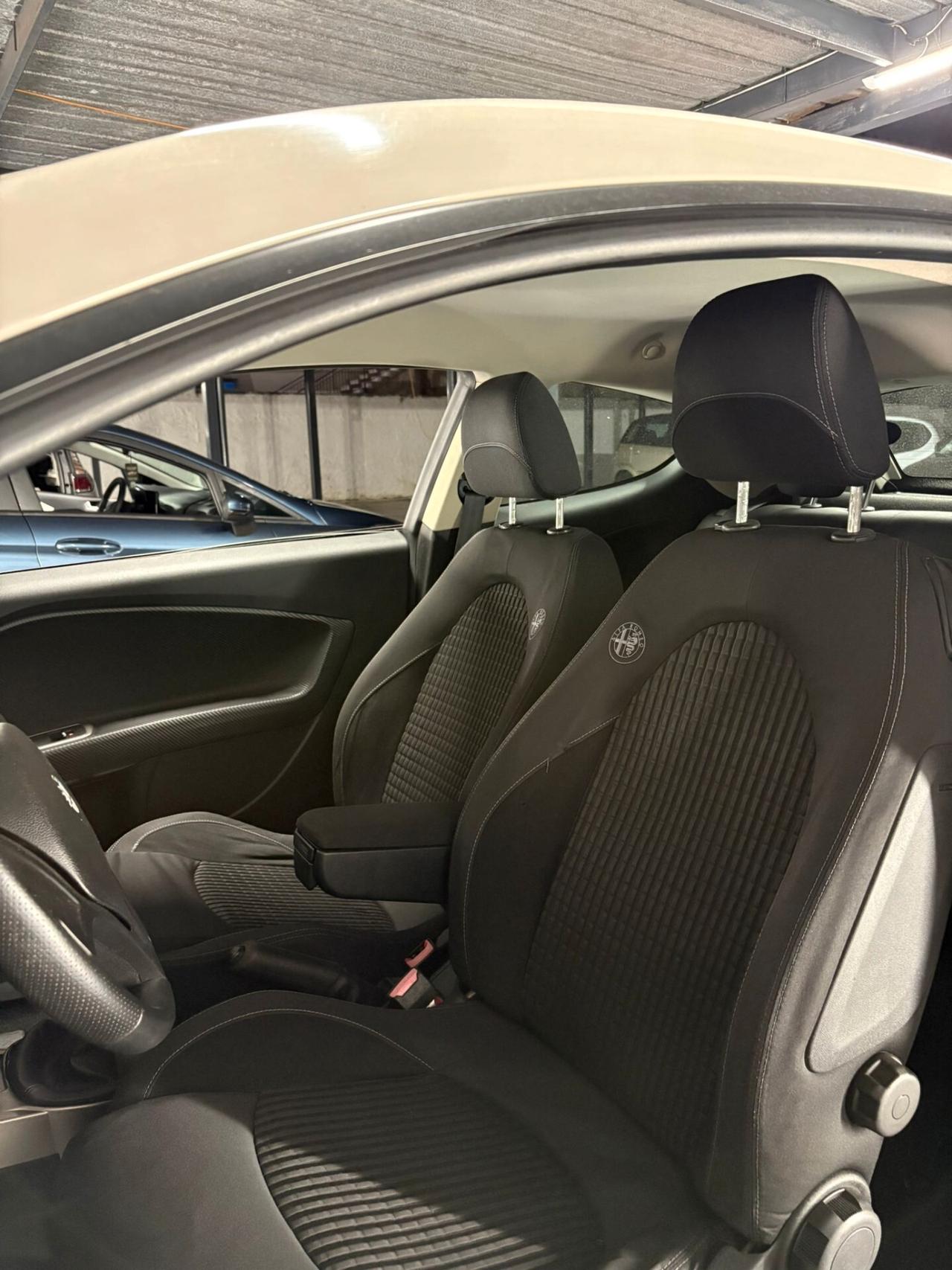 Alfa Romeo MiTo Distinctive