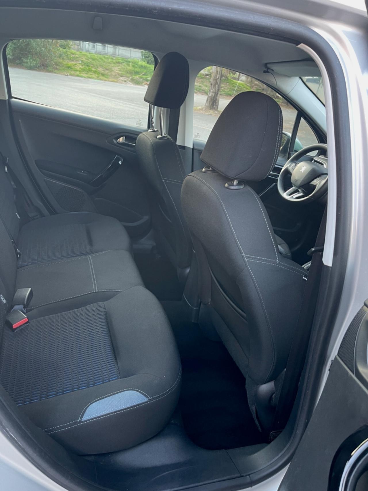 Peugeot 208 1.4 HDi 68 CV 5 porte Allure per Neopatentati 204