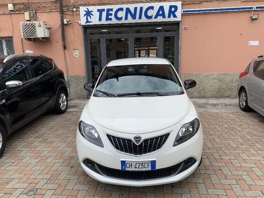 Lancia Ypsilon 1.0 FireFly 5 porte S&S Hybrid Silver Plus