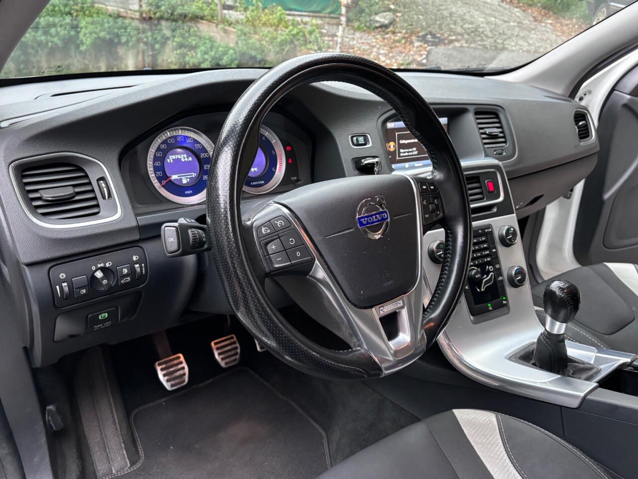 Volvo V60 D3 R-design Kinetic