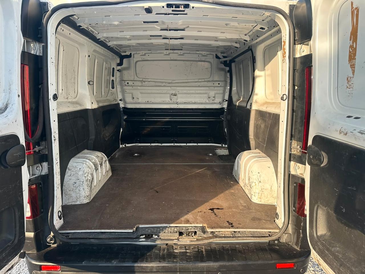 Renault Trafic T27 2.0 dCi 120CV PC-TN