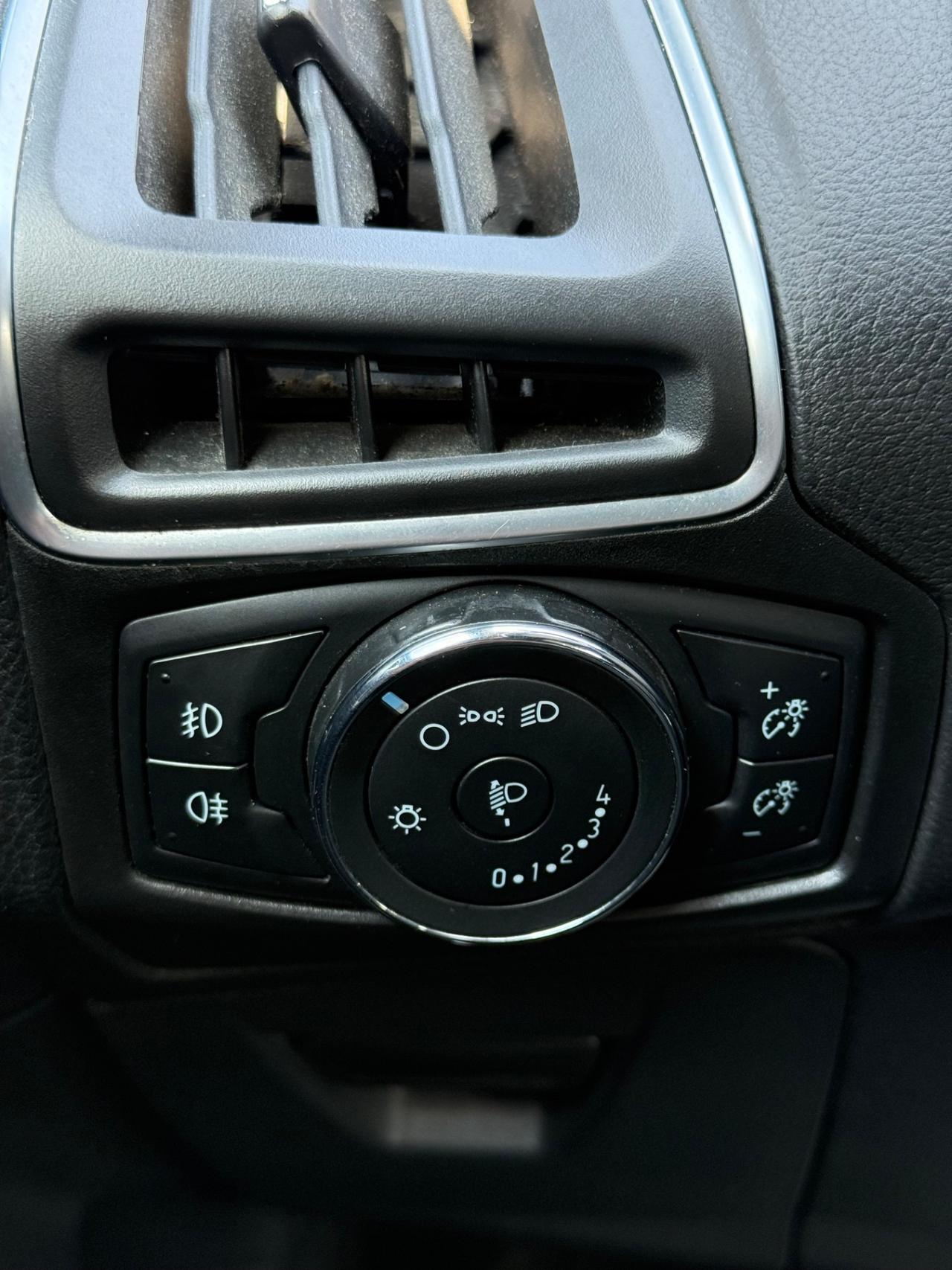 Ford Focus 2.0 TDCi 115 CV Powershift Titanium