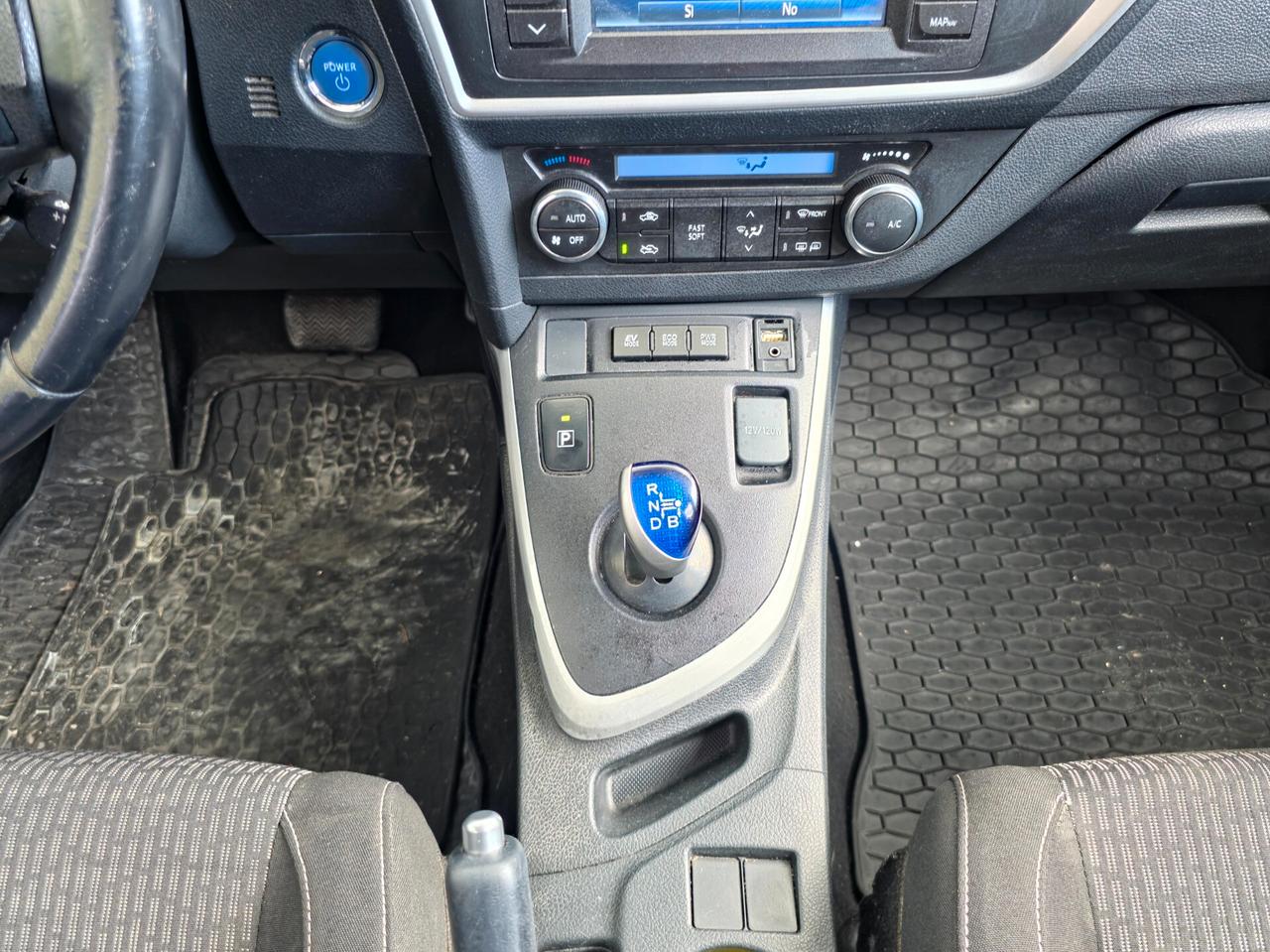 Toyota Auris Touring Sports 1.8 Hybrid Cool CV-100 Automatico NEO