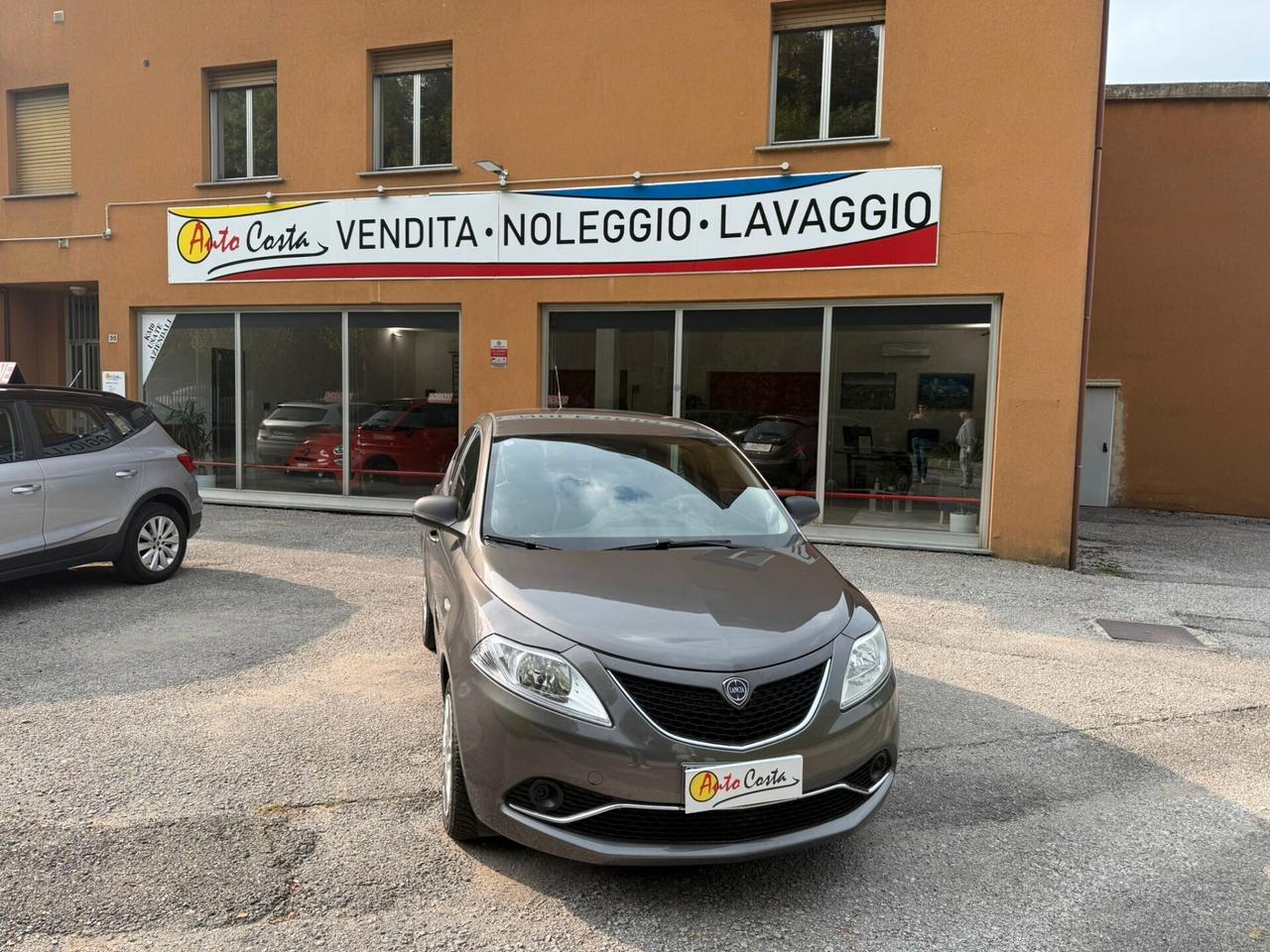 Lancia Ypsilon 1.2 69 CV 5 porte Gold NEOPATENTATI