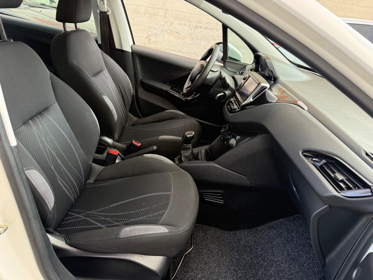 Peugeot 208 1.2benzina 5 porte - 2013