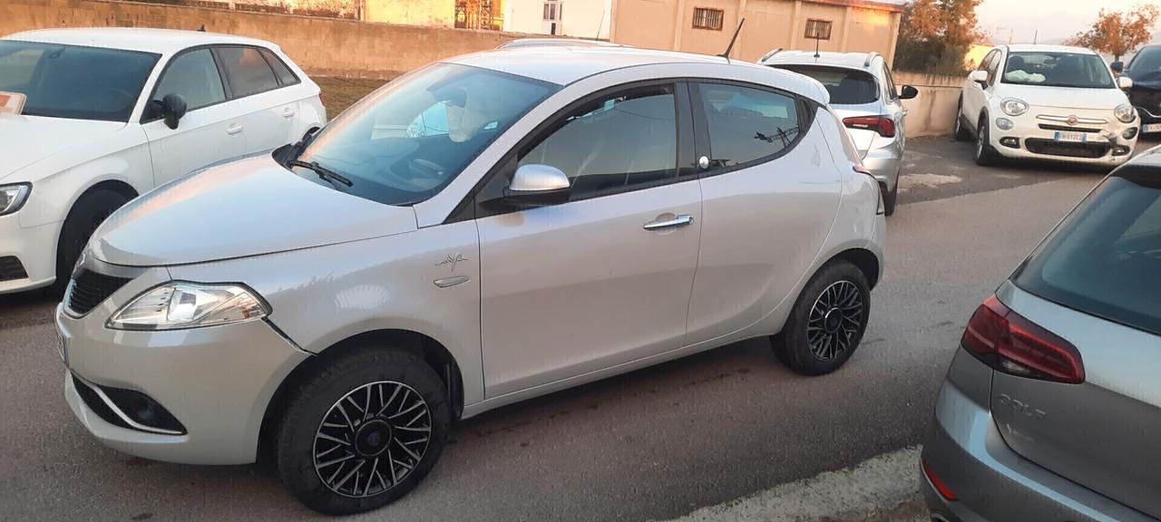 Lancia Ypsilon 0.9 TwinAir 85 CV 5 porte Metano Ecochic Mya