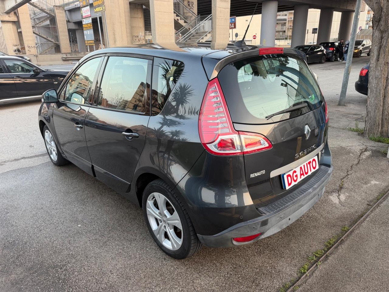 Renault Scenic 1.5 dCi 110 cv 2011 Navig retroc