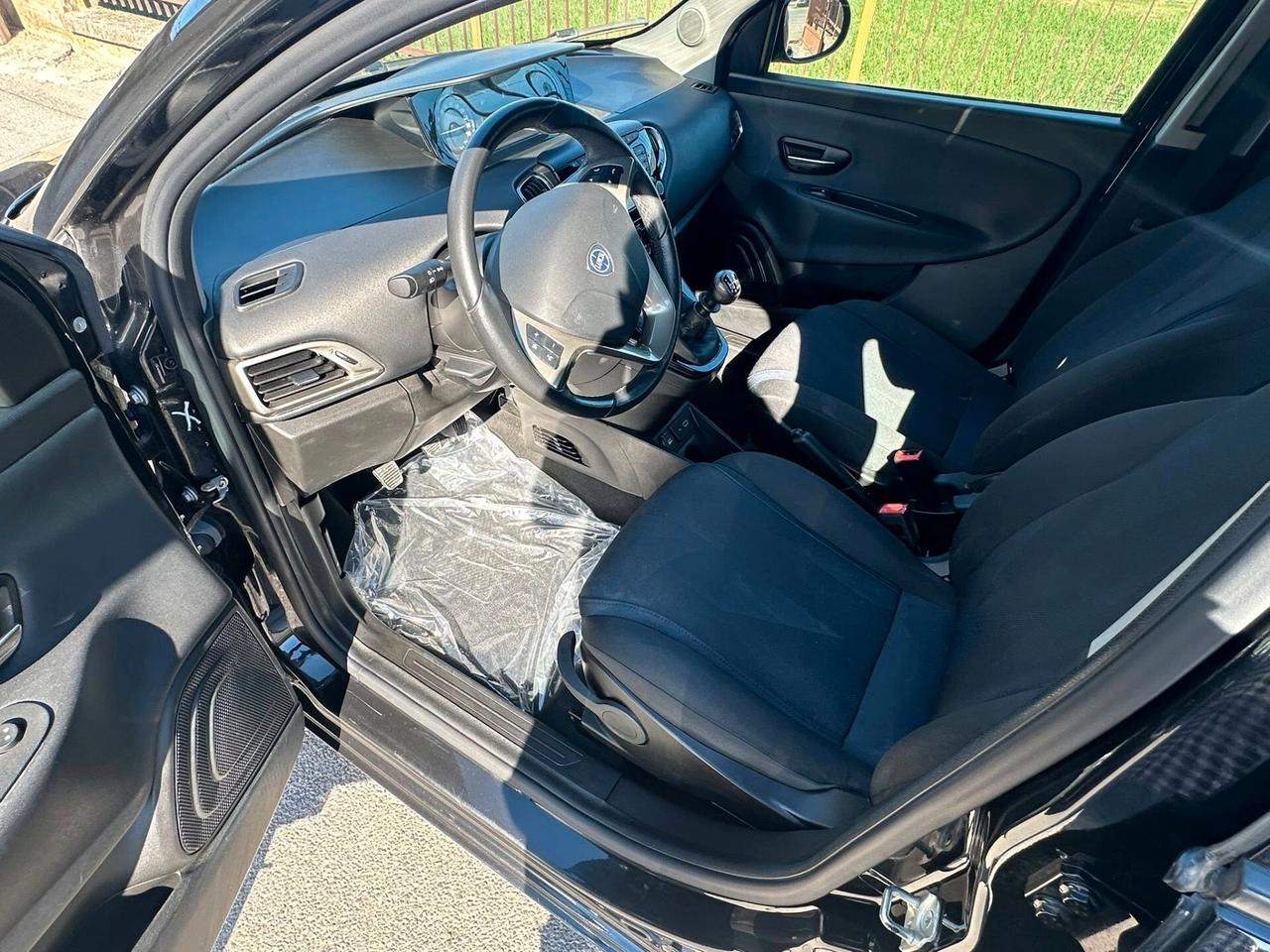 Lancia Ypsilon 1.0 FireFly 5 porte S&S Hybrid Ecochic Gold