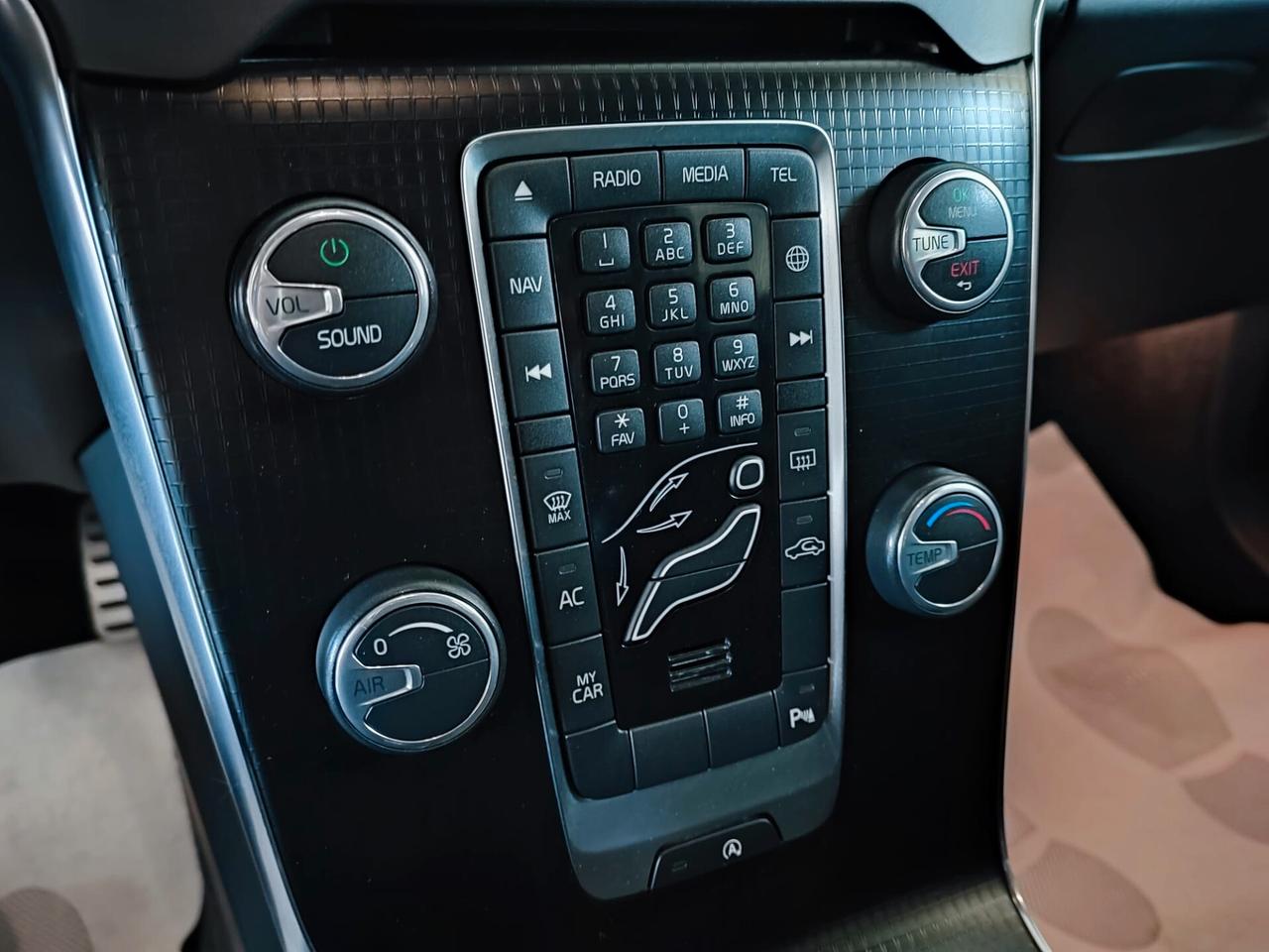Volvo V40 D2 R-design