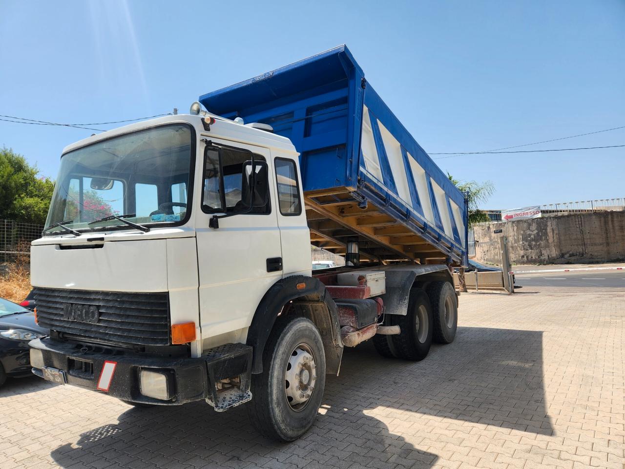 Iveco LKW/TRUCKS 330.30 RIBALTABILE TRILAT