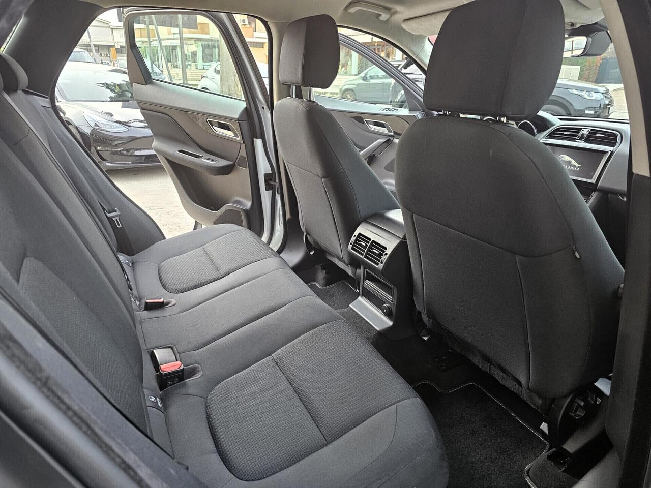 Jaguar F-Pace 2.0 D 180 CV AWD aut. Pure