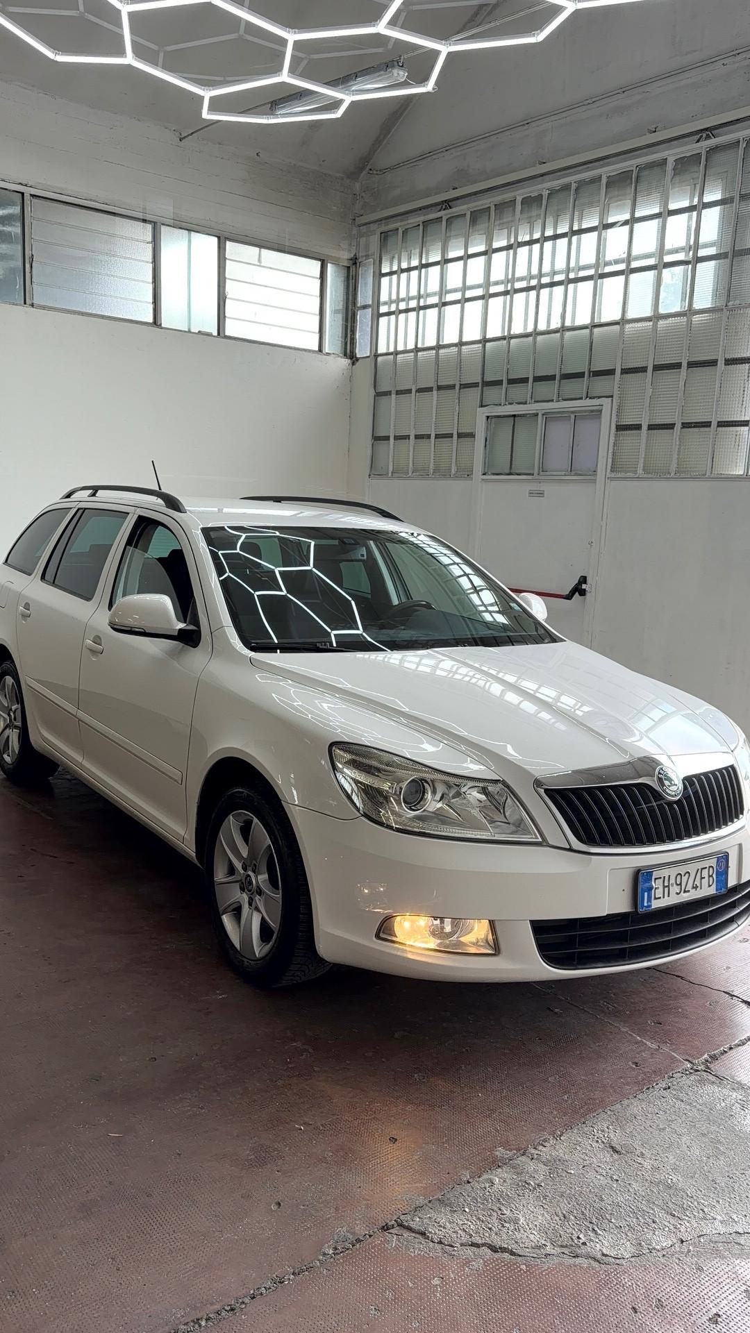 Skoda Octavia 1.6 TDI CR F.AP. Wagon Elegance
