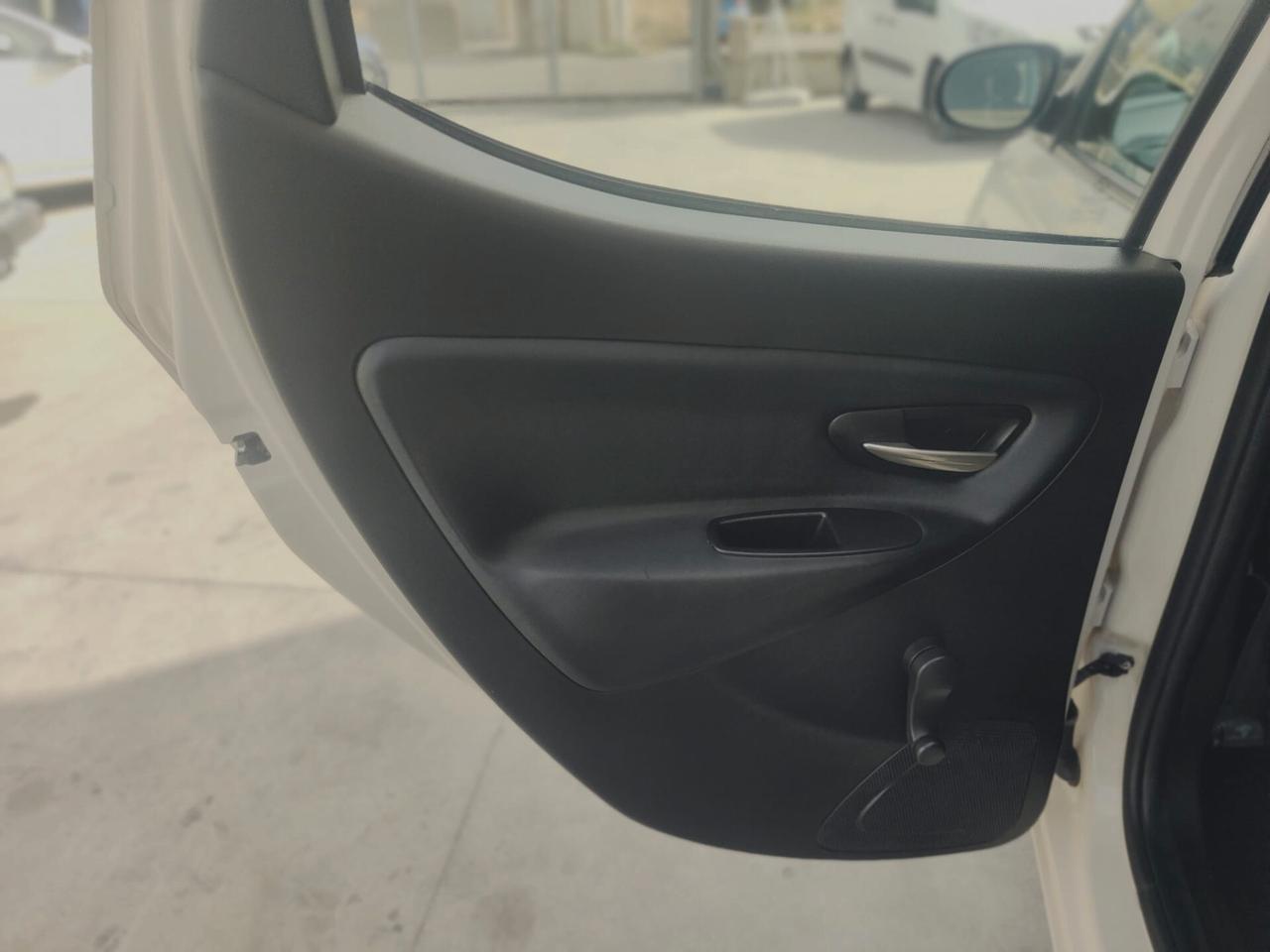 Lancia Ypsilon 1.2 69 CV 5 porte GPL Ecochic Silver