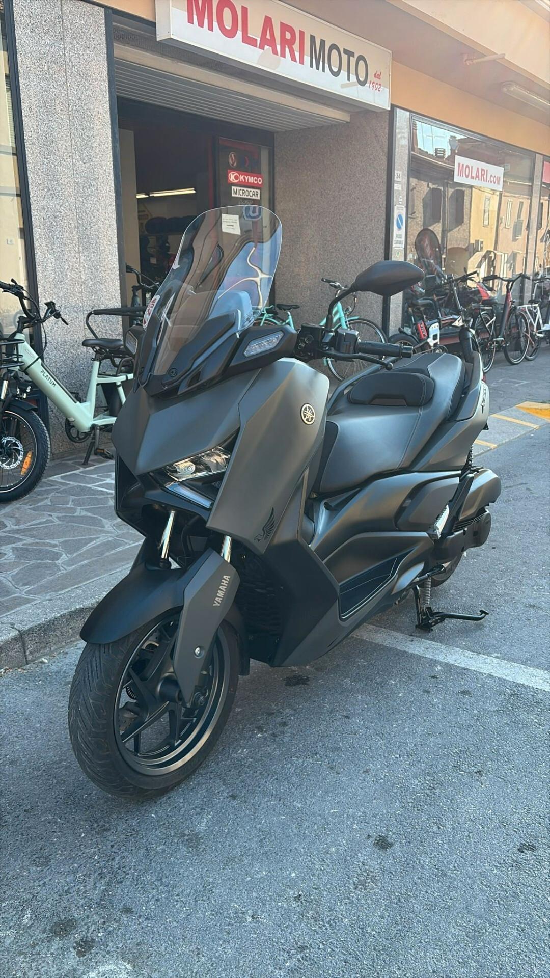 Yamaha X-Max 125 colorazione Tech Kamo