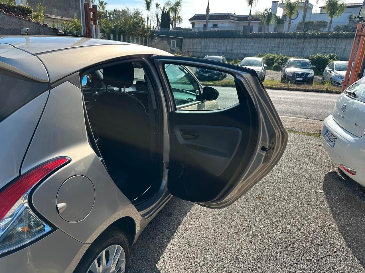 Lancia Ypsilon 1.2 69 CV 5 porte Gold