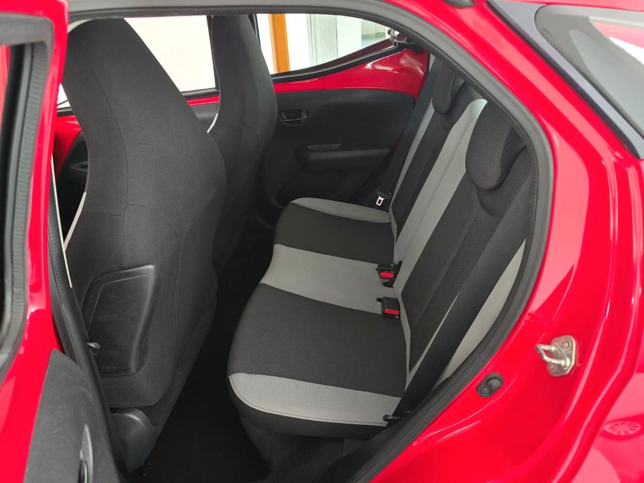 Toyota Aygo 1.0 VVT-i 69 CV 5 porte x-play