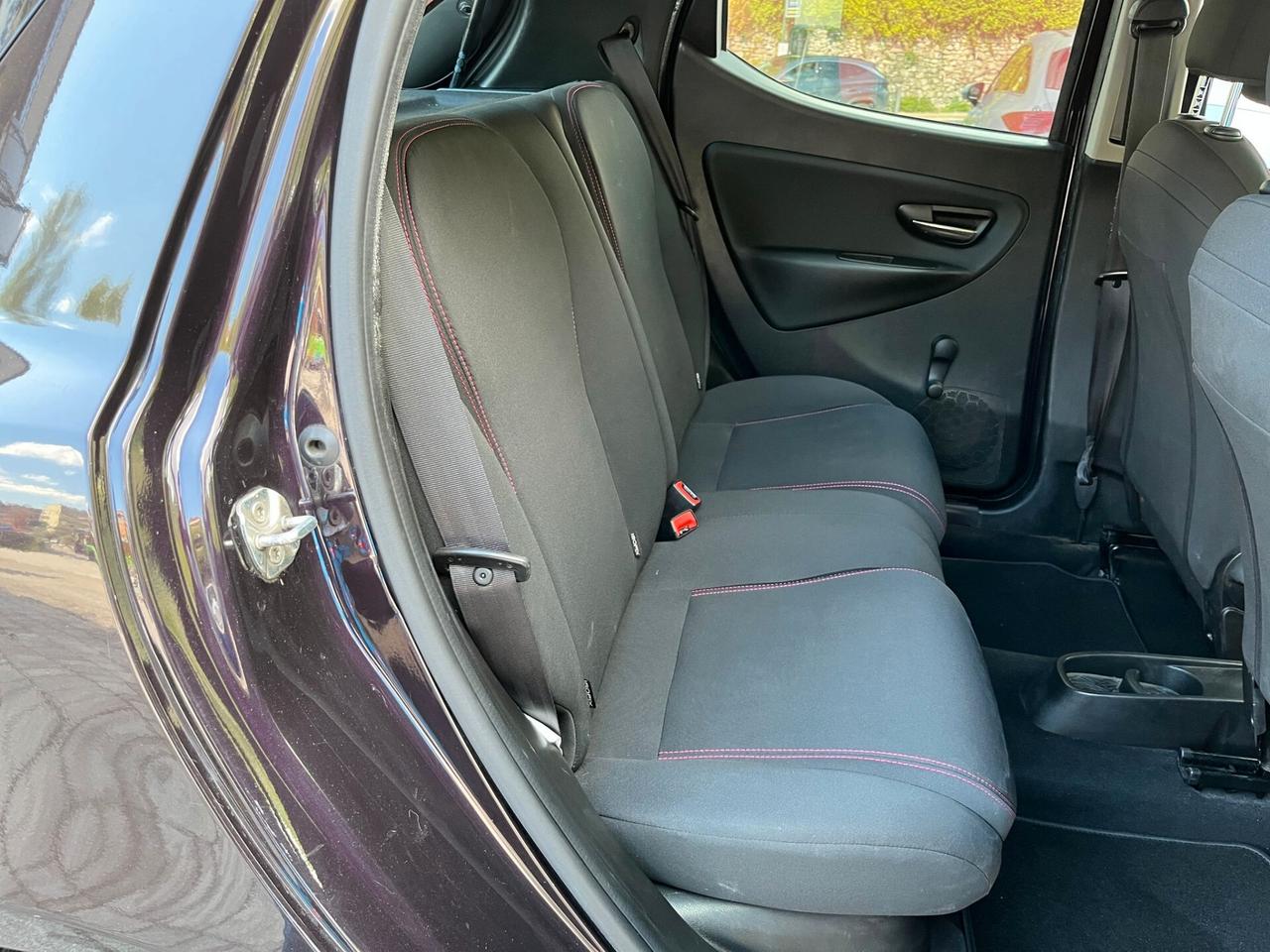 Lancia Ypsilon 1.2 69 CV 5 porte Elefantino