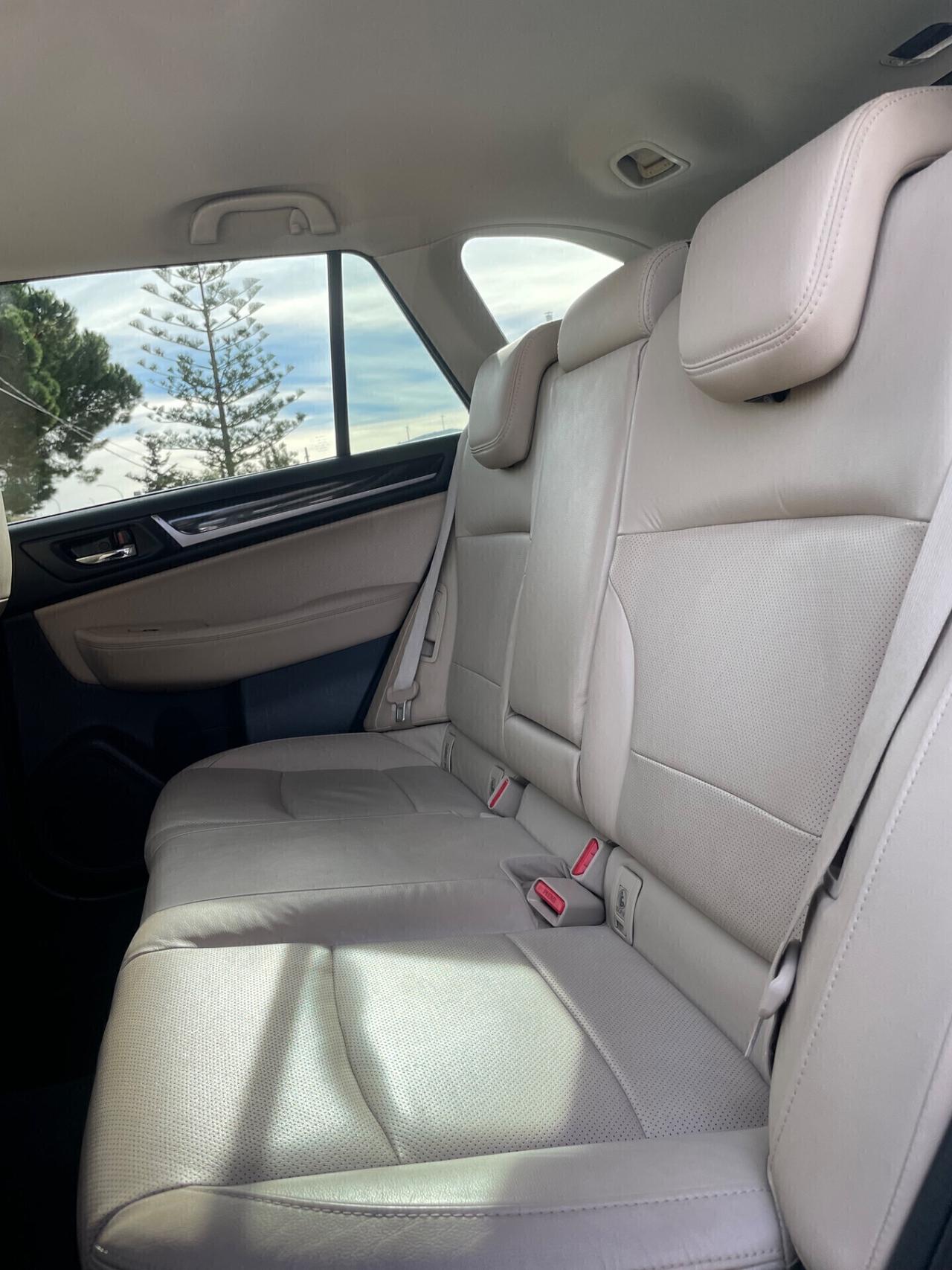 Subaru OUTBACK 2.0d Lineartronic Free