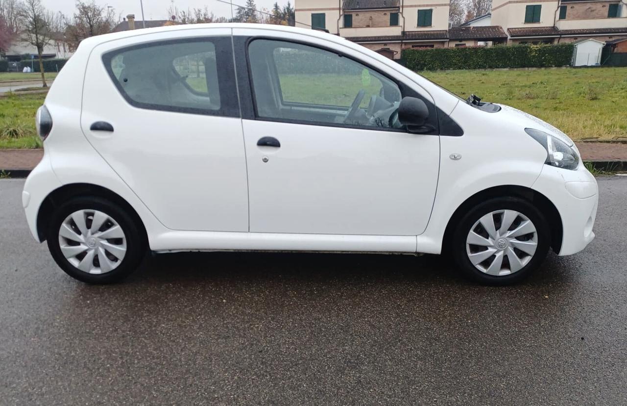 Toyota Aygo 1.0 12V VVT-i 5 porte Cool Soda Connect
