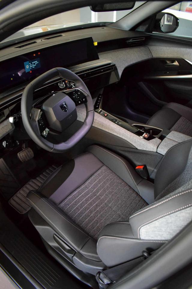 PEUGEOT 3008 Hybrid 145 e-DCS6 Allure
