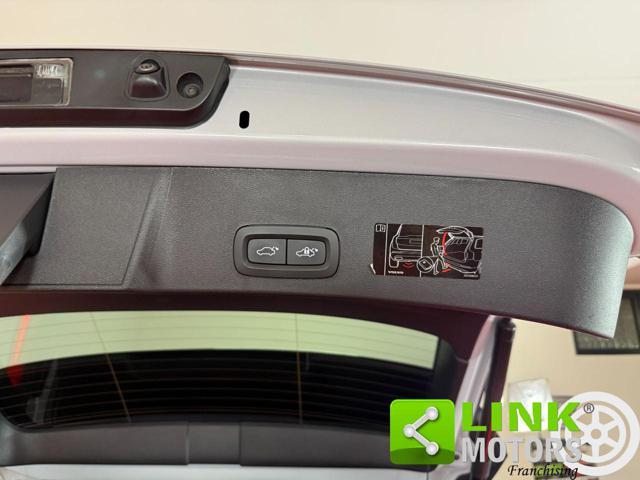 VOLVO XC40 D3 R-design MANUALE IVA PELLE GARANZIA 24 MESI