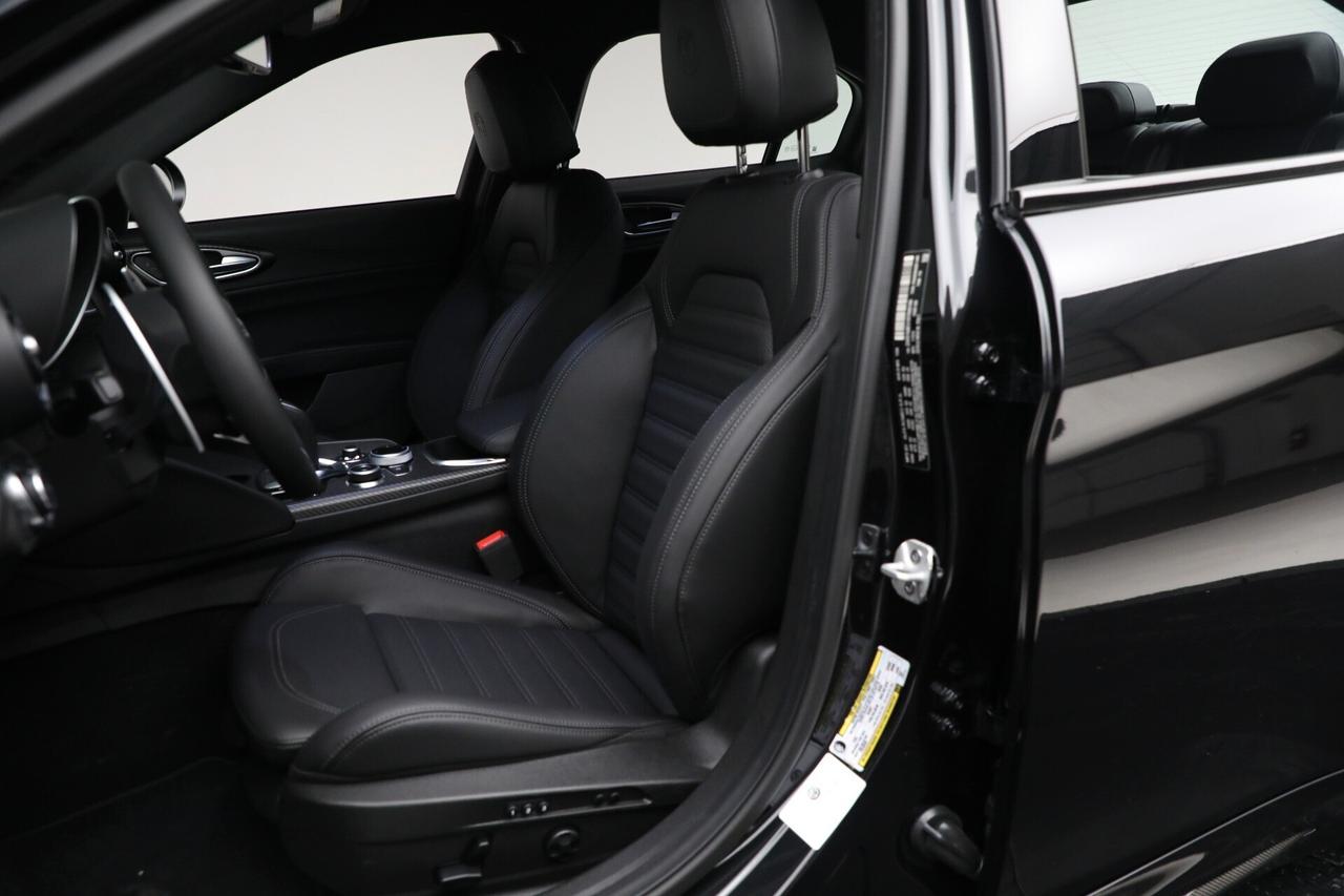 Alfa Romeo Giulia 2.9 V6 Bi-Turbo AT8 Quadrifoglio NOLEGGIO LUNGO TERMINE