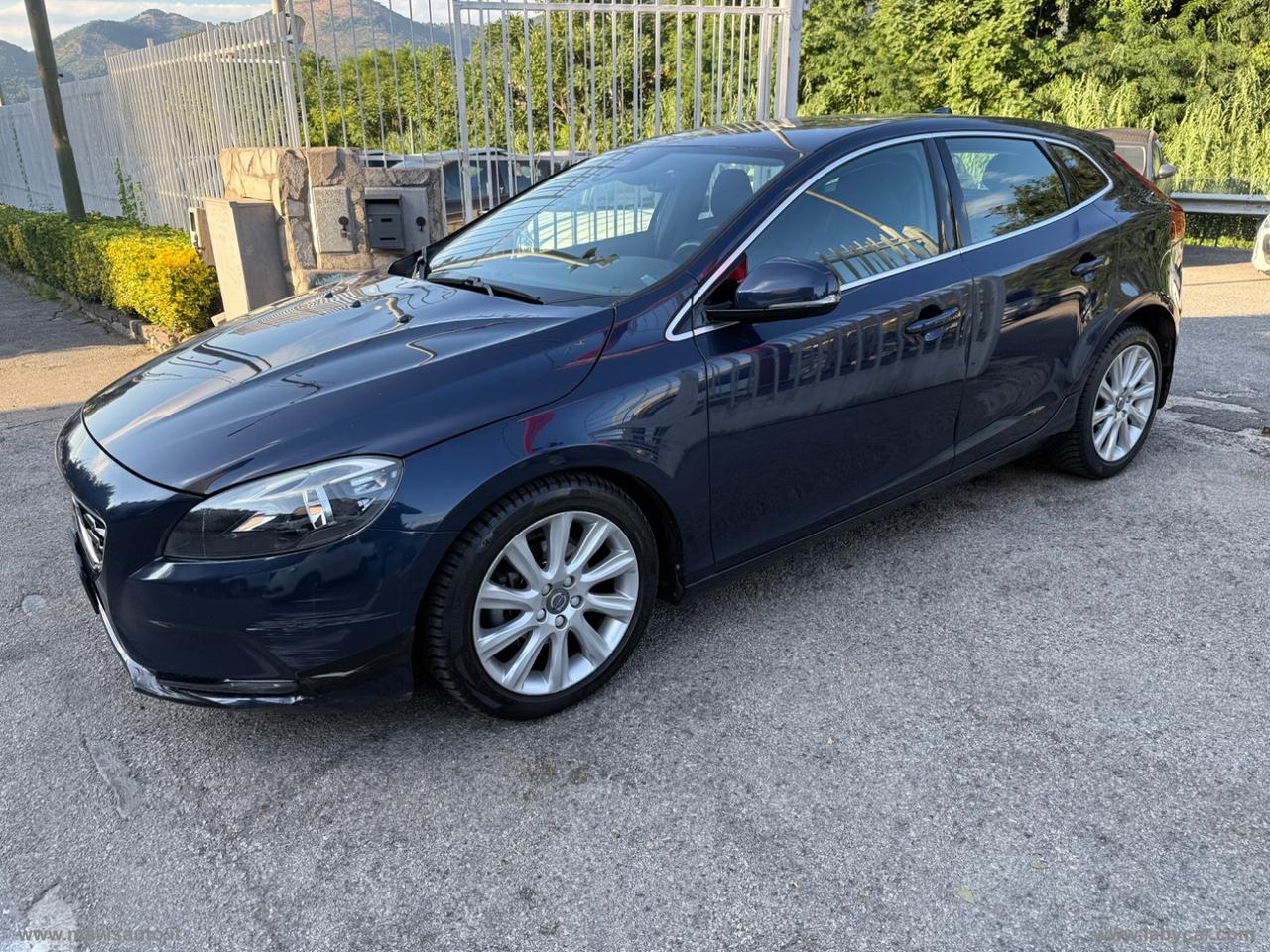 VOLVO V40 D2 1.6 Momentum