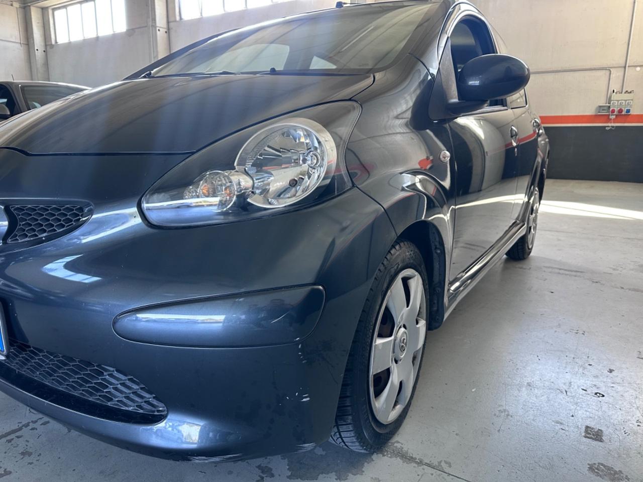 Toyota Aygo 1.0 12V VVT-i 5 porte Sol
