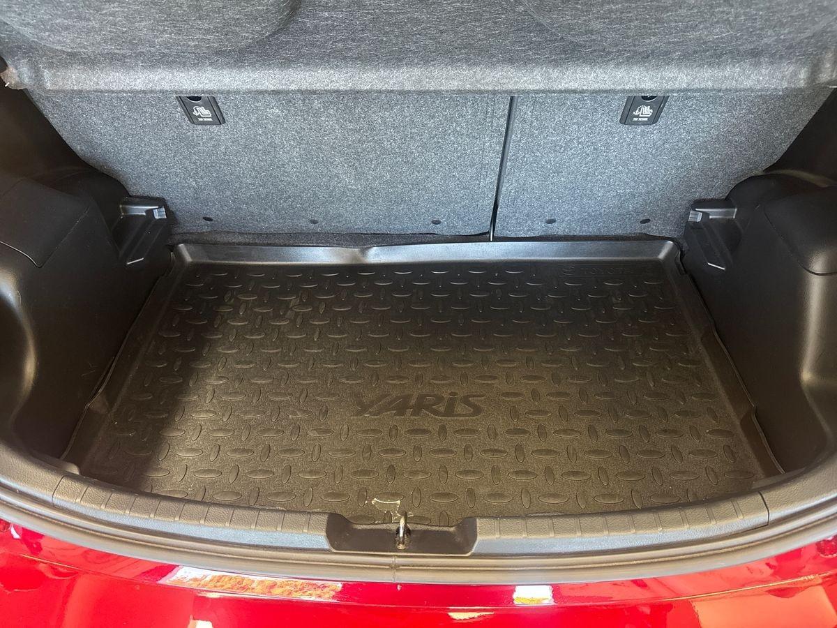 TOYOTA Yaris 3ª serie - Yaris 1.5 Hybrid 5 porte Trend "Red Edition