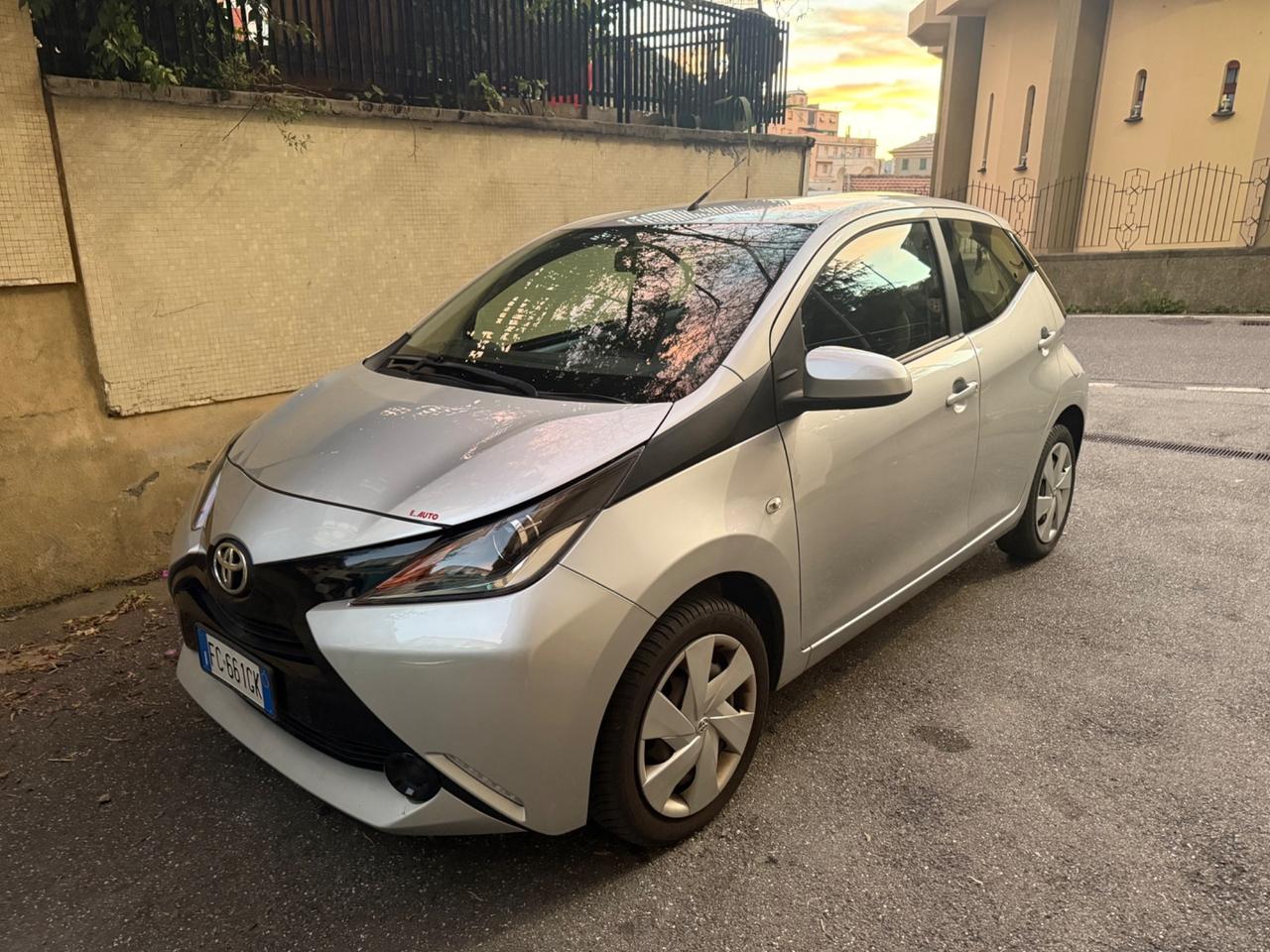 Toyota Aygo 1.0 VVT-i 69 CV 5 porte x-play